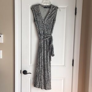 Dana Buchman Black and white geometric wrap dress